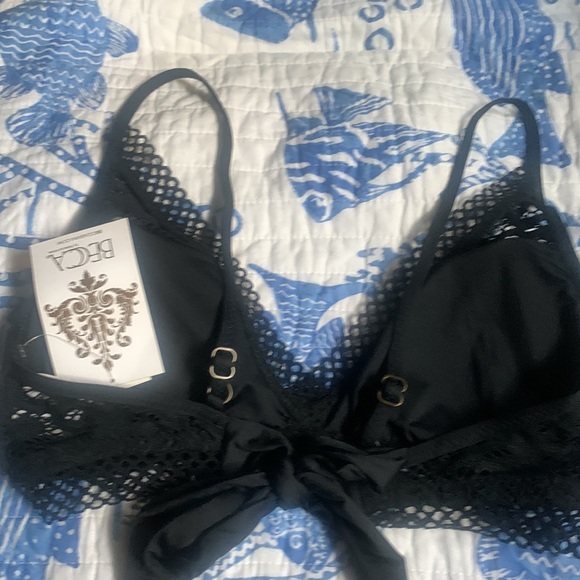 NWT BECCA CAPTURE LACE CROCHET BRALETTE BIKINI TOP (BLACK) - Picture 8 of 16